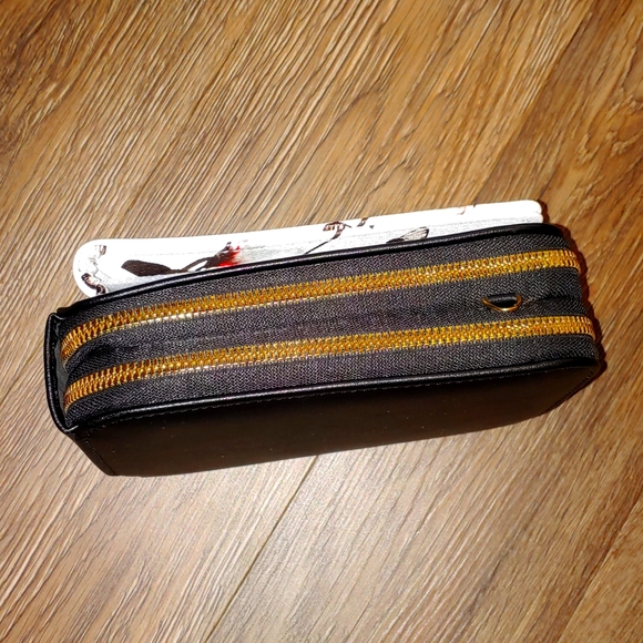 Butterfly Crossbody Phone Case - Picture 2 of 9